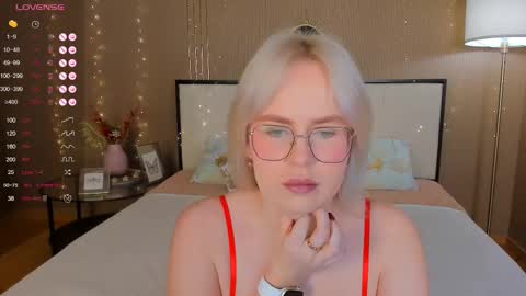 Snapshot of bellatip chatting on December 5, 2025, 12:52 am Bella online show from December 5, 2025, 12:52 am