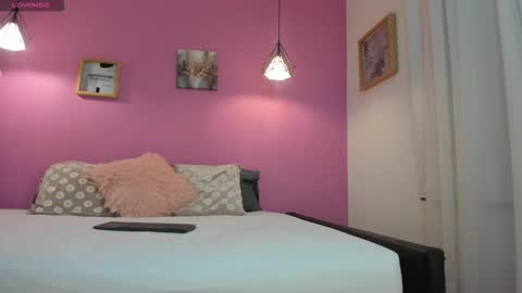 Snapshot of bellawild_ chatting on February 5, 2026, 12:10 pm Bella Wild online show from February 5, 2026, 12:10 pm