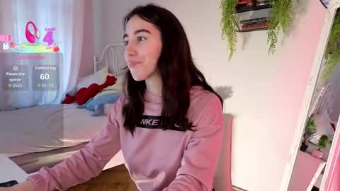 Bella online show from September 8, 2025, 3:44 pm