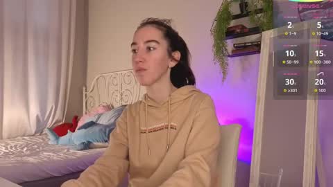 Bella online show from September 22, 2025, 3:36 pm