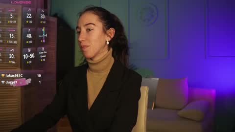 Bella online show from November 14, 2025, 3:44 pm