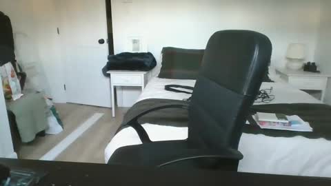 bellequeue19758 online show from April 18, 2026, 10:30 am