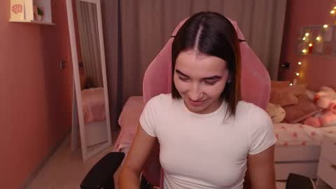 Bella online show from December 1, 2025, 2:00 pm