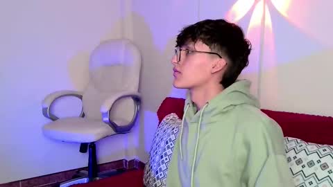 Neon online show from October 14, 2025, 11:22 am