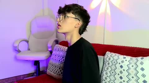 Neon online show from October 15, 2025, 11:21 am