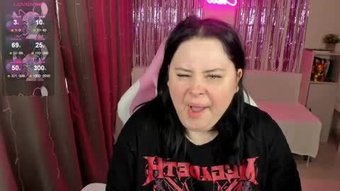 LinaBoo online show from April 21, 2026, 4:08 am