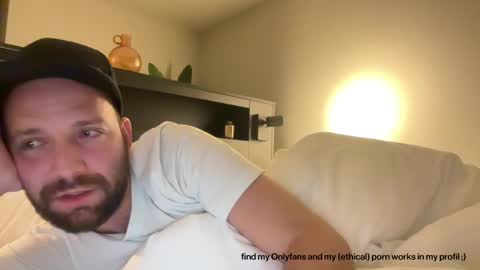 Snapshot of ben_nm chatting on November 8, 2025, 12:22 am Ben N. online show from November 8, 2025, 12:22 am