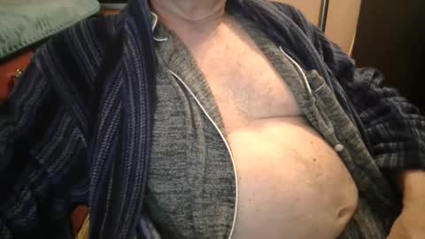Snapshot of bendrinkin chatting on May 25, 2026, 9:04 am bendrinkin online show from May 25, 2026, 9:04 am