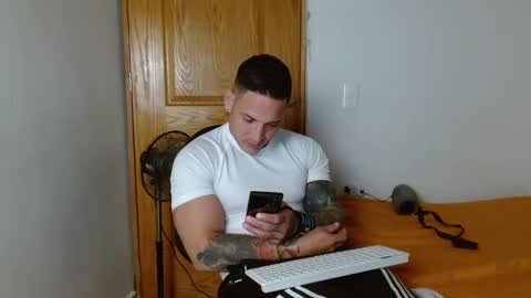 benjamin_isaac online show from February 3, 2025, 12:47 am