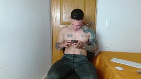 benjamin_isaac online show from February 4, 2025, 2:39 am