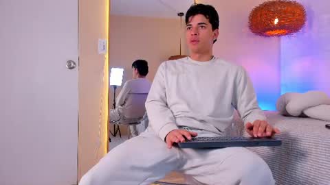 BENJAMIN online show from July 12, 2026, 3:52 am