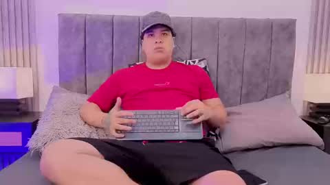 bennett_alejoo online show from September 18, 2025, 4:31 pm