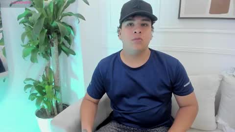 bennett_alejoo online show from September 24, 2025, 7:06 pm
