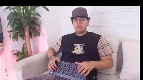 bennett_alejoo online show from November 3, 2025, 6:31 pm