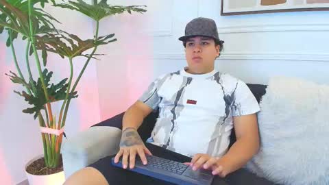 bennett_alejoo online show from November 7, 2025, 6:41 pm