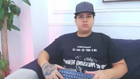 bennett_alejoo online show from November 30, 2025, 6:01 pm