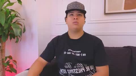 bennett_alejoo online show from February 9, 2026, 6:56 pm