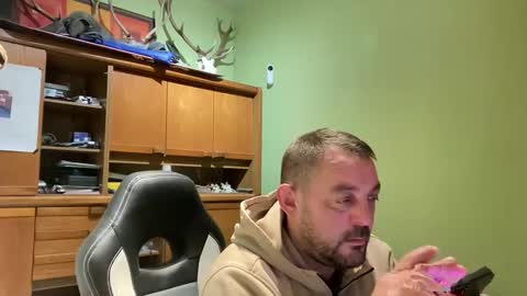 benochau online show from April 2, 2026, 9:01 pm