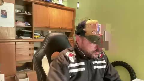 benochau online show from April 11, 2026, 10:19 am