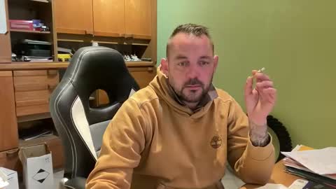 benochau online show from April 23, 2026, 4:46 am