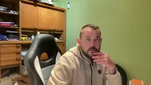 benochau online show from April 28, 2026, 2:49 am