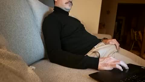 benoitgmx12 online show from November 15, 2025, 8:27 pm