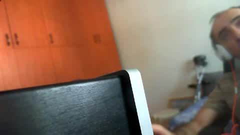 bentish online show from October 24, 2025, 8:33 am