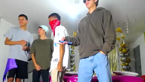 benz boys online show from February 13, 2025, 12:43 pm