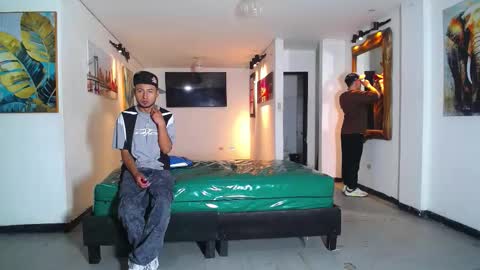 benz boys online show from November 16, 2025, 12:33 pm