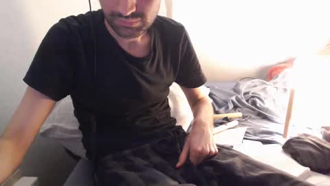 berceuse111 online show from April 8, 2026, 11:32 am