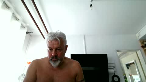Snapshot of berg_boy chatting on June 14, 2026, 2:41 pm Martin online show from June 14, 2026, 2:41 pm