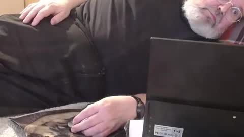 berlinerbaer1963 online show from April 26, 2026, 7:55 pm