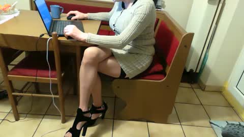 Bernadetanylon online show from February 14, 2026, 7:16 am