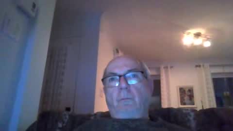 bernard1102 online show from December 9, 2024, 11:36 am