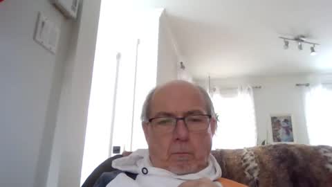 bernard1102 online show from January 10, 2025, 3:27 pm