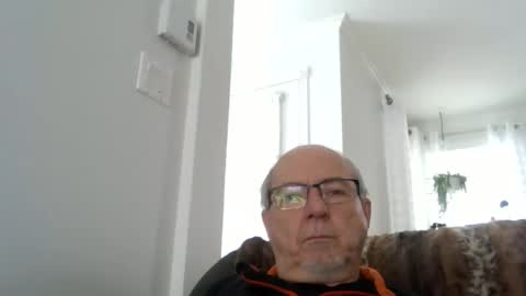 bernard1102 online show from February 26, 2025, 2:03 pm