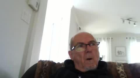 bernard1102 online show from September 14, 2025, 1:32 pm