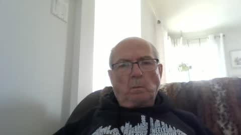 bernard1102 online show from April 21, 2026, 2:45 pm