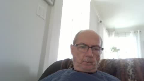 bernard1102 online show from April 22, 2026, 1:01 pm