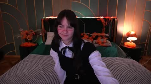 Violette online show from October 23, 2025, 7:56 pm