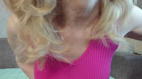 Snapshot of best__angelica chatting on April 26, 2026, 5:10 pm best__angelica online show from April 26, 2026, 5:10 pm