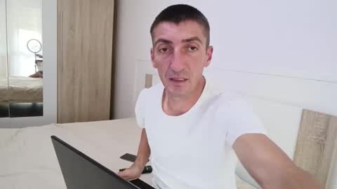 Alex and Victoria online show from September 26, 2025, 10:30 am