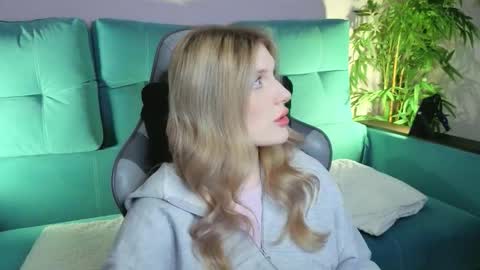 Danny and Kira online show from September 20, 2025, 8:37 am