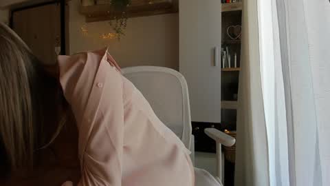 Vicky   online show from October 10, 2025, 6:56 am