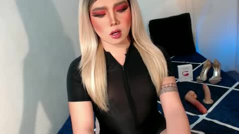 bestgirljulia online show from November 5, 2025, 12:10 am