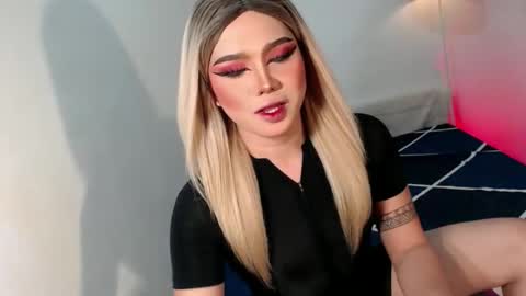 bestgirljulia online show from November 20, 2025, 1:00 pm