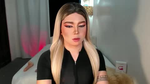 bestgirljulia online show from December 1, 2025, 4:28 am