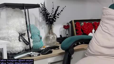 bethanylenz2 online show from November 22, 2025, 9:14 pm