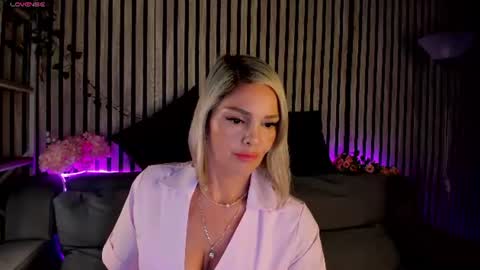 Snapshot of betty_brock chatting on June 16, 2026, 1:19 am Betty online show from June 16, 2026, 1:19 am