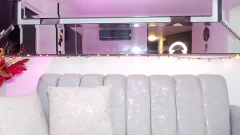 Nicolle Aviles online show from December 15, 2024, 5:56 am